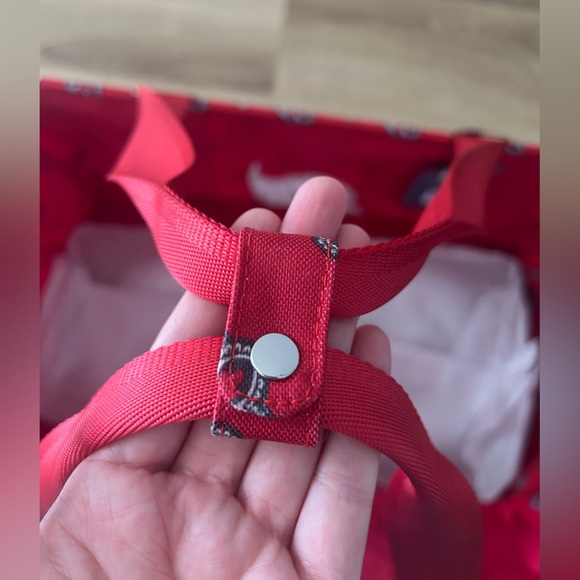 Vera Bradley NFL Tampa Bay Buccaneers Large Tote Bag – Rare Red Print- NWT - Picture 8 of 16